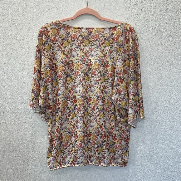 Stretchy Low Cut Floral Blouse - Picture 5 of 5